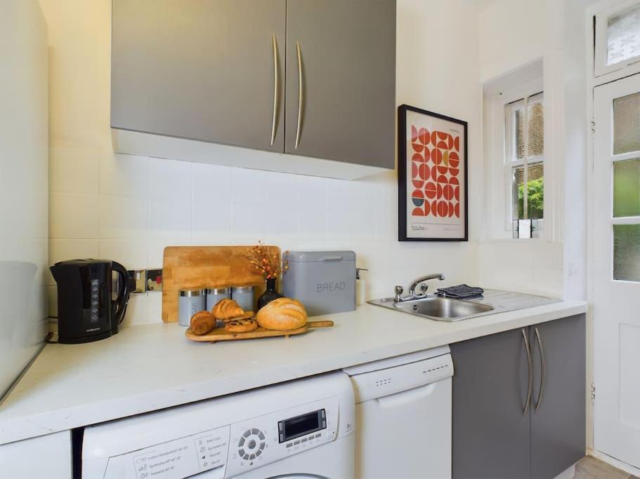 Apartment 1 Bed West Kensington London