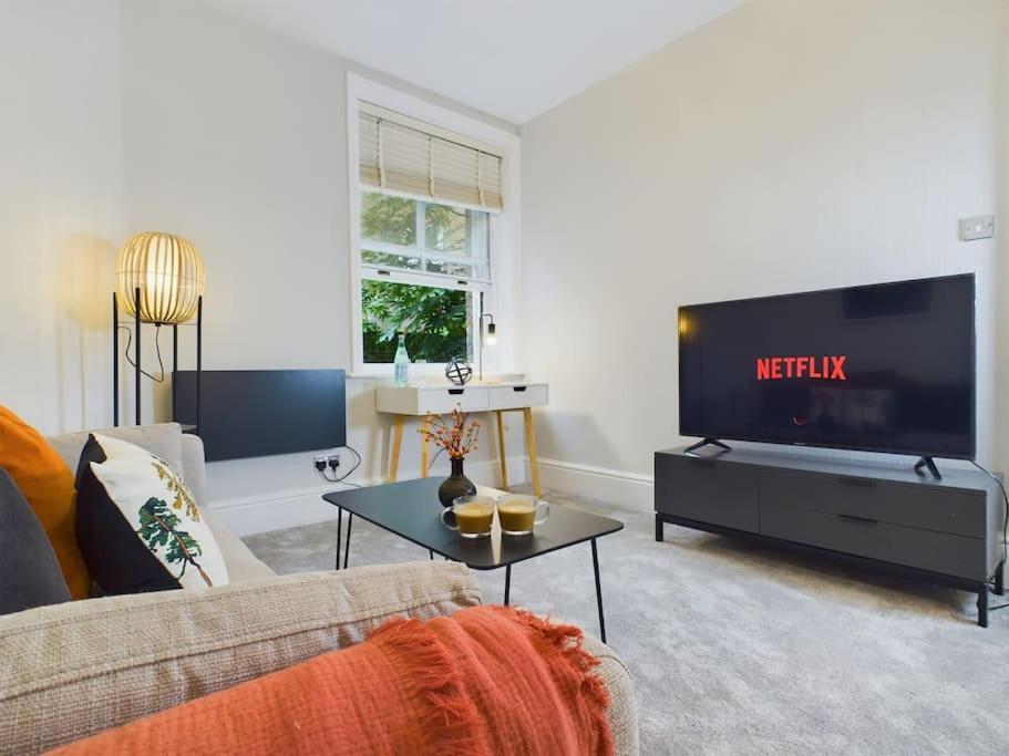 1 Bed West Kensington Apartment London